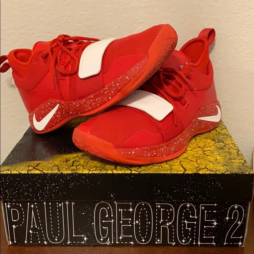 Basketball shoes